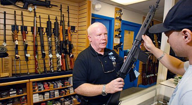 В городе Колорадо хотят сделать владение оружием  обязательным 