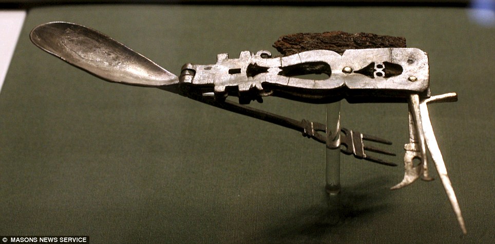 Римський багатофункціональний ніж