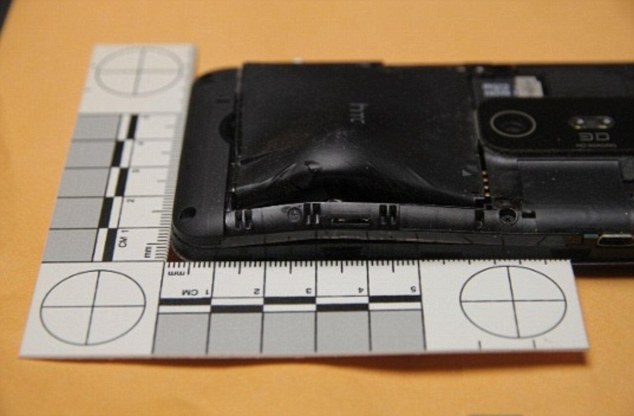 Этот HTC Evo 3D выдержал попадание пули во всех трех измерениях