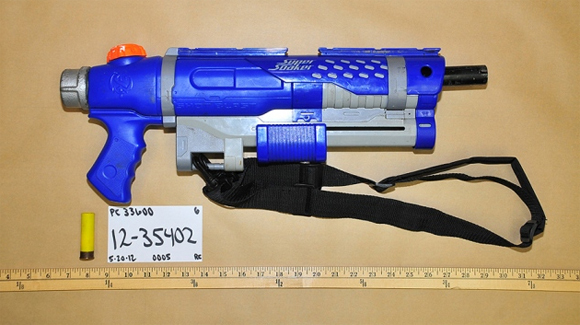 Дробовик замаскированный под игрушечное оружие