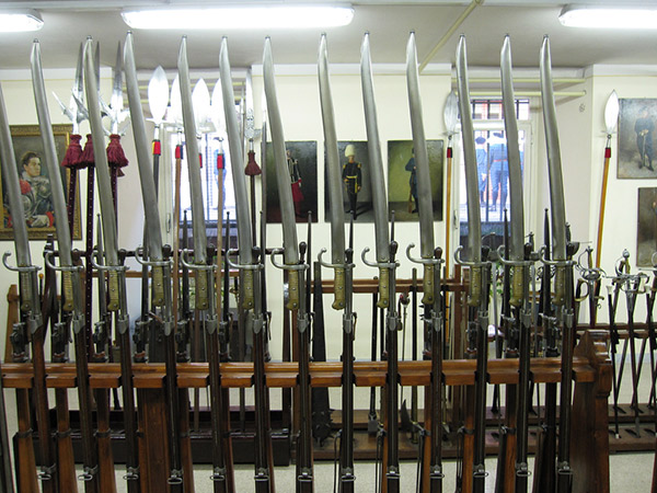...все те же винтовки Vetterli: модель образца 1871 года со штык-ножом бокового крепления в форме ятагана M1867 