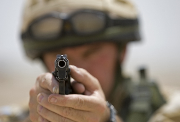 Американський солдат захистив друзів від озброєної банди