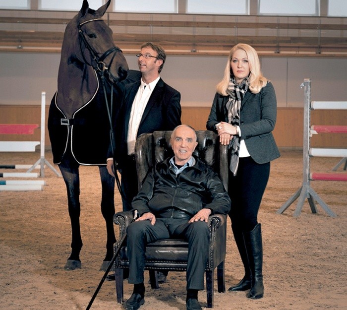У травні Гастон купив своїй новій дружині Кетрін коня за $ 15 млн