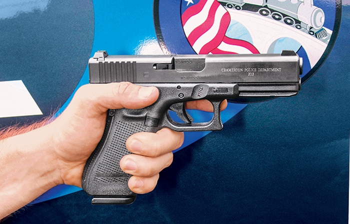 Полиция города Крамертон, штат Северная Каролина, использует Glock 22 с гравировкой