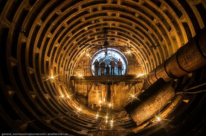 Недостроенный бункер. В этом огромном туннеле должен был разместиться трехэтажный командный пункт Киевского метрополитена