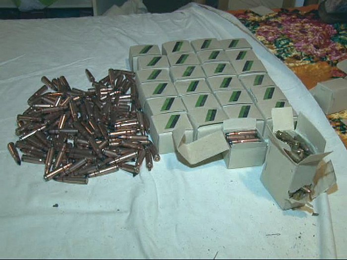 У затриманих правоохоронці вилучили700 набоїв кал 7,62 мм та понад 2000 - калібру 5,45 мм.