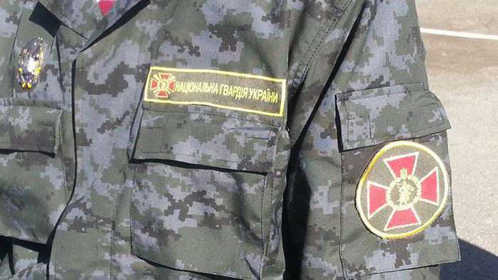 Офицеры Нацгвардии задержали пьяного мужчину, открывшего стрельбу возле военного городка в Киеве