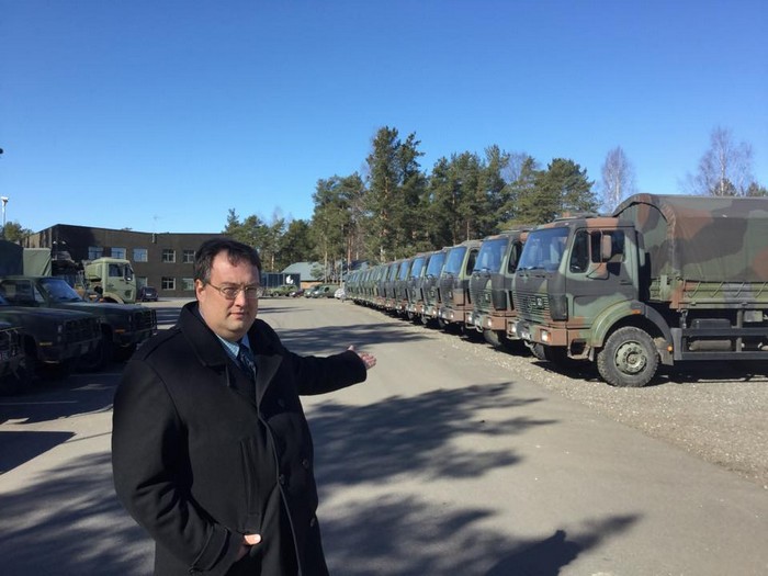 Транспортный цех Таллинского Kaitseliit представлен многими десятками стареньких, но надежных грузовиков 