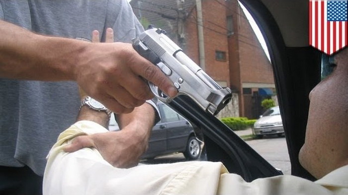 Охоронець пристрелив озброєного підлітка, який намагався вкрасти його машину