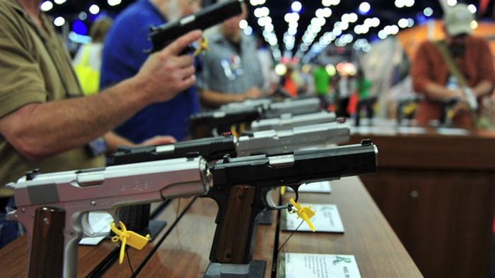 США захлестнула волна либерализации оружейного законодательства