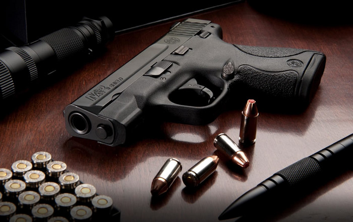 Зменшена версія Smith&Wesson M&P випускають як під калібр 9 мм, так і .45