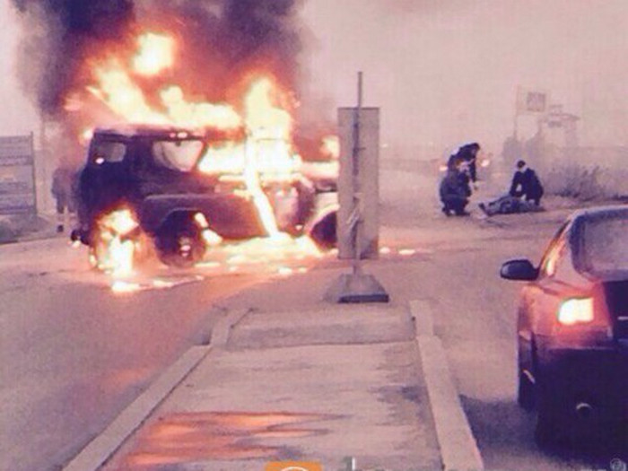 У Петербурзі розстріляли і спалили автомобіль з поліцейськими