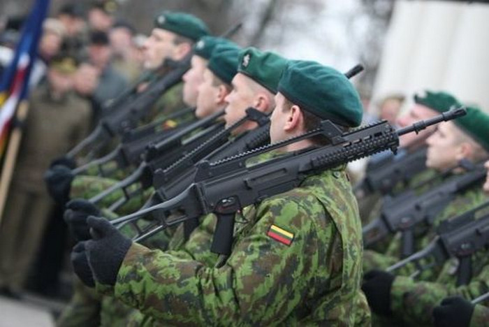 В Литве предлагают обеспечить оружием гражданских за счёт государства