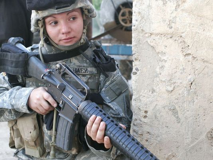 Пентагон дозволив жінкам служити в бойових підрозділах