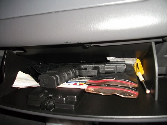 Як правильно зберігати зброю в автомобілі?