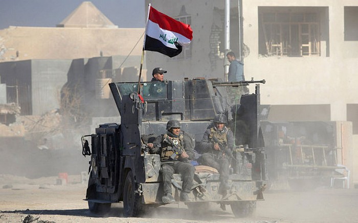 Иракские солдаты возле правительственного комплекса в городе Рамади