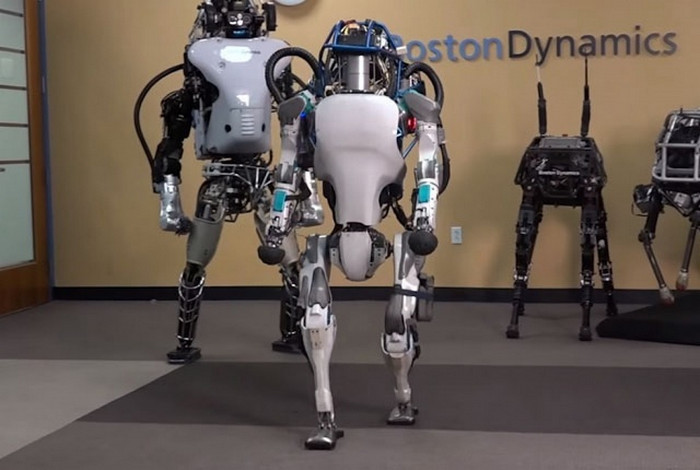 Компания Boston Dynamics представила новое поколение человекоподобных роботов