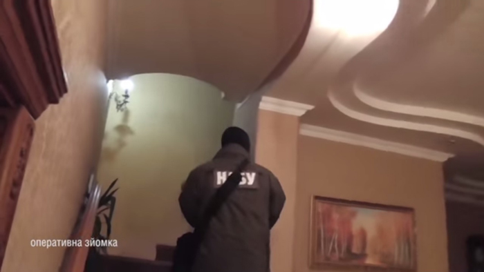 Опубликовано видео стрельбы во время обыска в особняке одесского судьи