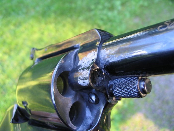 Револьвер, пострадавший от затяжного выстрела.