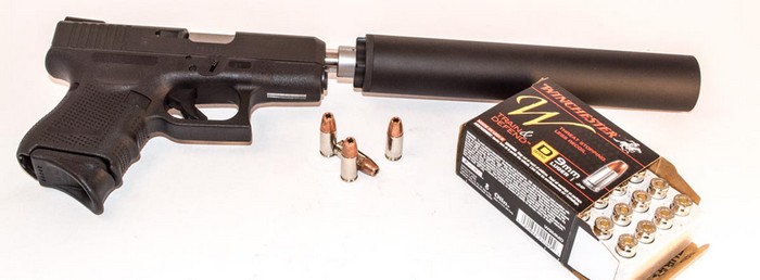 Дозвуковые патроны Winchester Train & Defend не издают звукового удара при выстреле. Поэтому, Glock 26 c глушителем SilencerCo Octane 45 – это очень удачная и тихая комбинация.