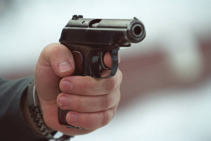 У Черкасах чоловік вихопив пістолет, коли поліцейські зробили йому зауваження за цигарку
