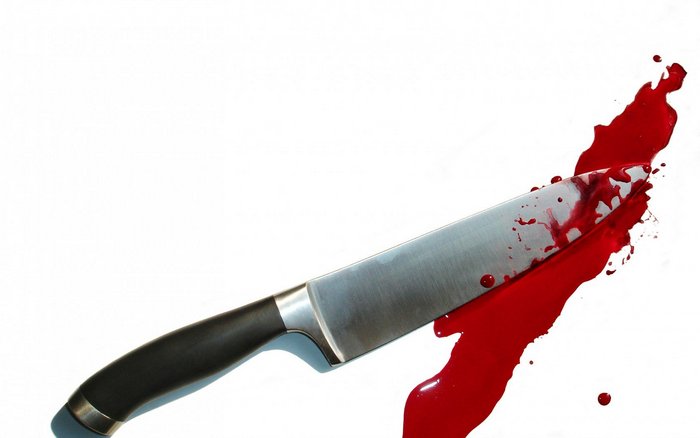 Девушка ударила ножом мужчину, который пытался ее изнасиловать.