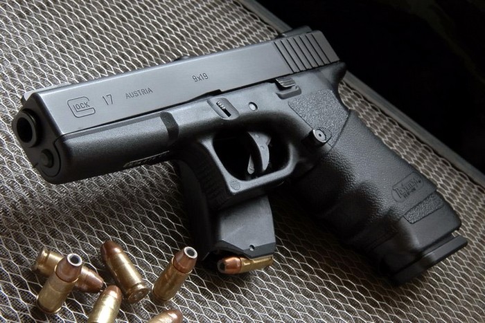 Glock 17 — родоначальник всего семейства «Глоков», был разработан под патрон 9×19 мм Парабеллум