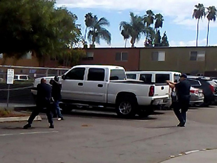 В Сан-Диего человек спровоцировал полицейских выстрелить в себя