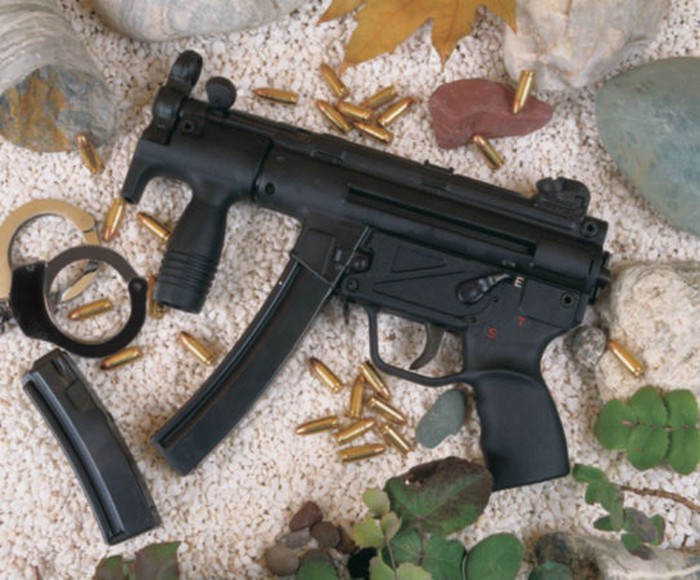 14. MKEK MP5-K – турецький однойменний клон німецького пістолета-кулемета. Компанія MKEK виробляє більше десятка модифікацій цієї зброї, що зовні майже не відрізняються від оригіналу