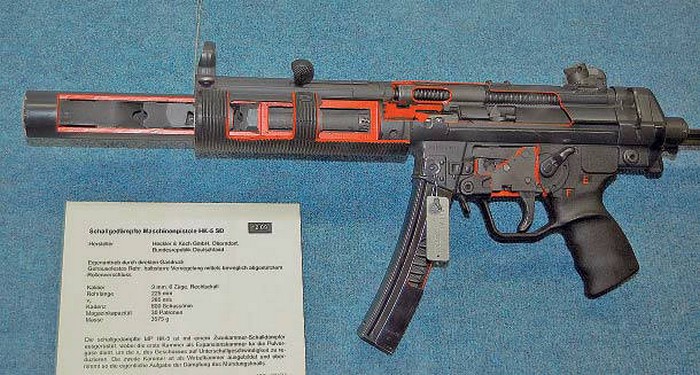 4. «Препарована» версія пістолета-кулемета MP5SD з інтегрованим глушником