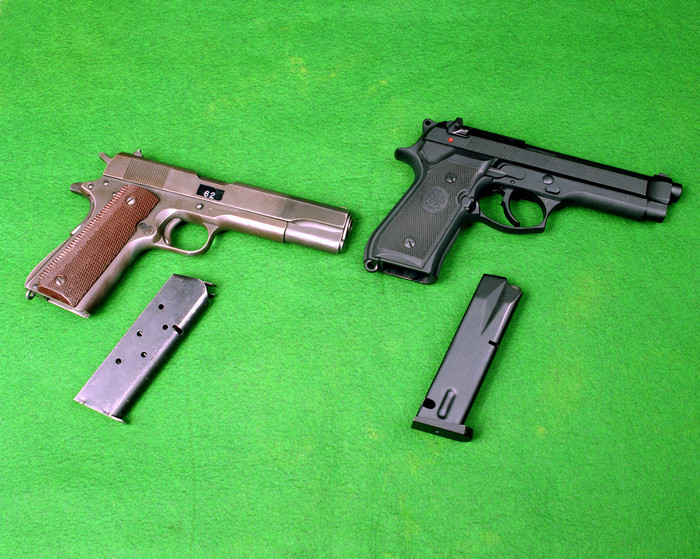 16. M1911 та Beretta 92