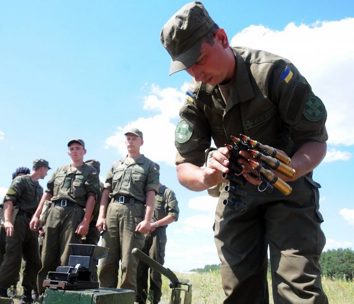 В Україні залишилися з часів СРСР величезні запаси боєприпасів, але вже зараз ЗСУ відчувають потребу у деяких калібрах. Фото: УНІАН