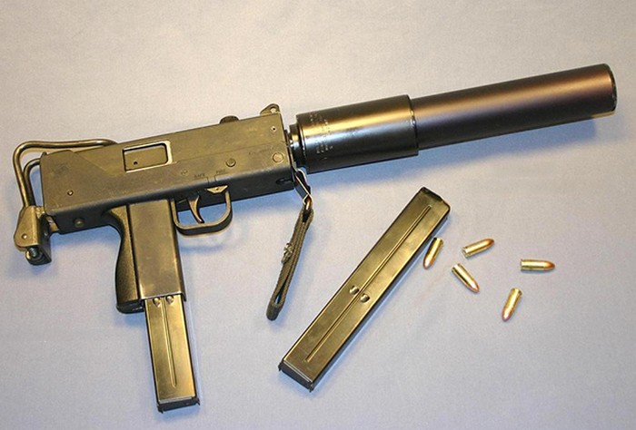 Пистолет-пулемет MAC-10 Ingram с глушителем