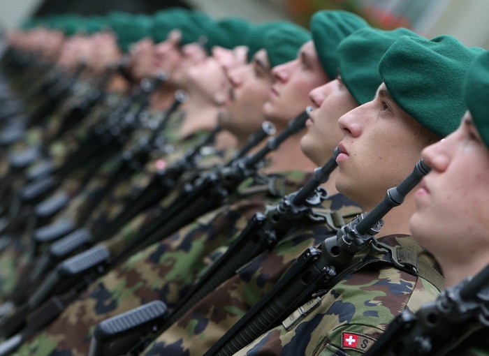 Почетный караул федеральной армии Швейцарии в 2012 г.