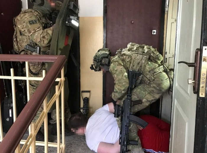 Співробітники СБУ затримали екс-бійця АТО, який торгував зброєю з Донбасу