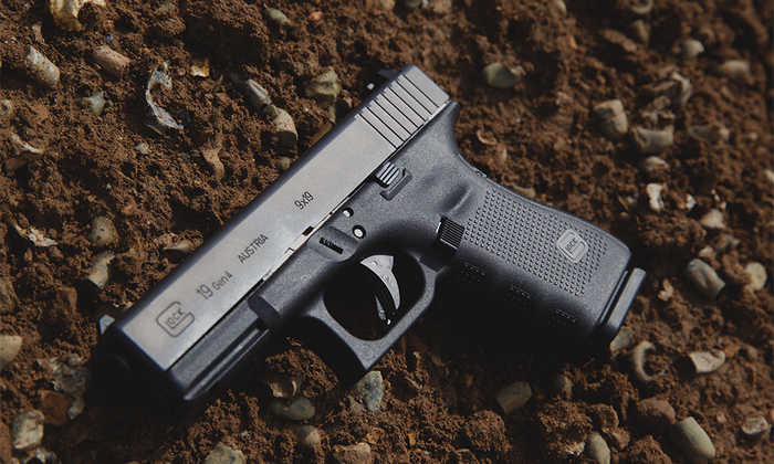 Такий пістолет як Glock 19 урізноманітнює перелік зброї для борони оселі.