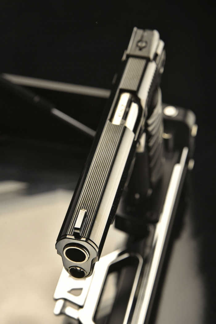 Пистолеты идеальны до мелочей, включая антибликовое покрытие верхней части кожуха-затвора.
