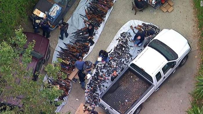 В Холмсбі Хіллз поліція вилучила понад 1 тис. одиниць вогнепальної зброї.