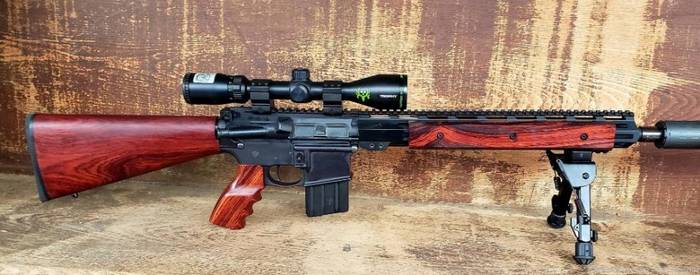 AR-15 з дерев'яною фурнітурою