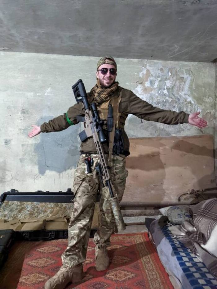 Військовослужбовець ЗСУ Іван Пішта з гвинтівкою UAR-10. Фото з Facebook