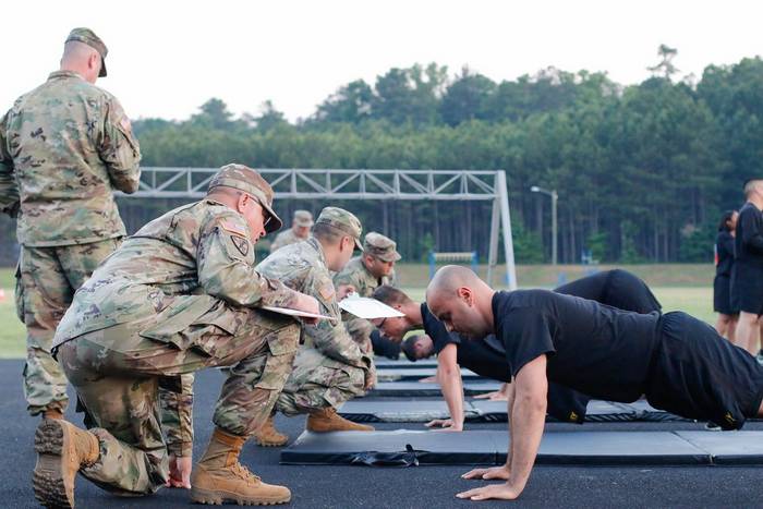 Рекрути Армії Національної Гвардії США під час прогодження базового курсу підготовки. Фото: АНГ США 