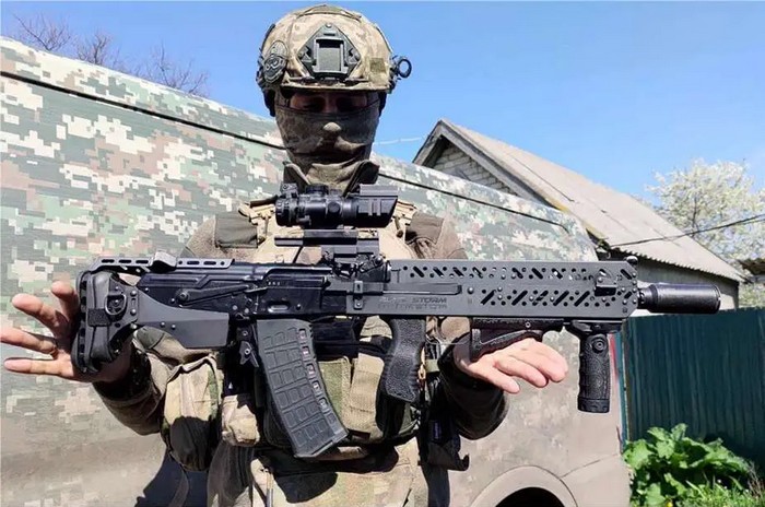 Bullpup версію АК-74 зустріли в українських бійців