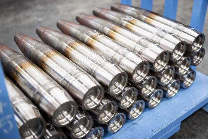 Заготовка снарядів калібру 155 мм на заводі BAE Systems у Вашингтоні. Фото: BAE Systems 