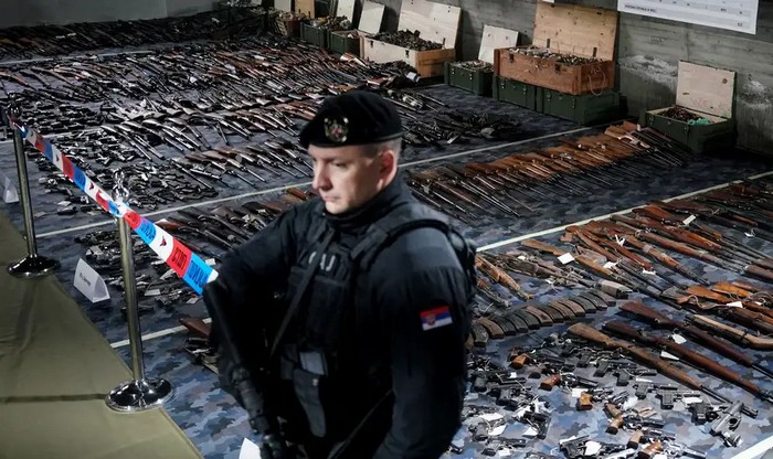 Виставка зданої населенням зброї у Белграді, травень 2023 року