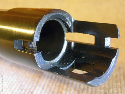 Казенная часть короткого ствола (равно как и длинного) — скрепленного типа.