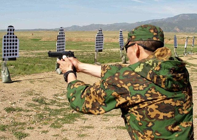 Стрельба по мишеням. Военное стрельбище. Стрельба по мишеням в армии. Стрельбище в США. Стрельбище армии США.