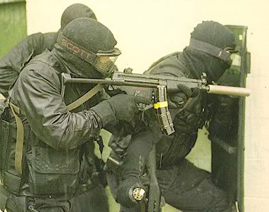 Бойцы с Heckler and Koch MP5