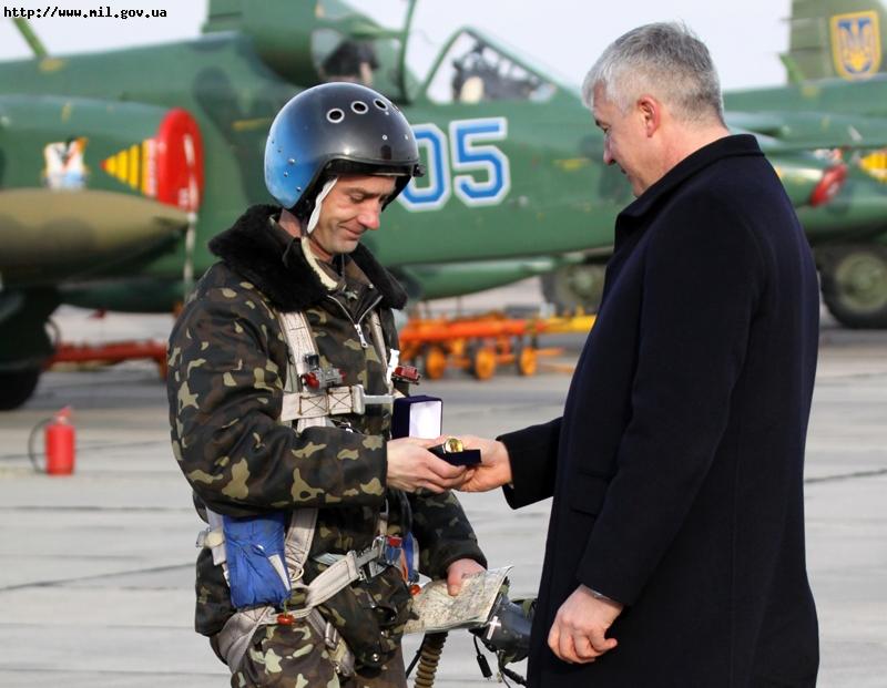 Дмитро Саламатін вручив нагороди та цінні подарунки з нагоди Дня Збройних Сил України.