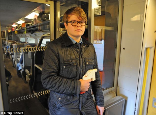 Репортеры The Daily Mail в поезде Eurostar с оружием