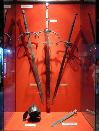 Дворучний меч фламберг